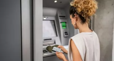 Chcesz wypłacić 1000 zł? Teraz może to wymagać kilku transakcji