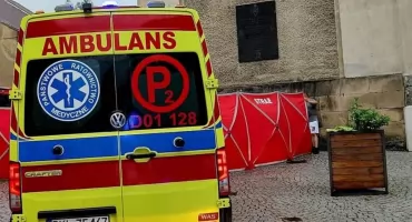Tragedia na chodniku. Nie żyją dwie osoby, w tym 12-latek