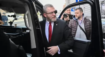 Sąd podjął decyzję w głośnej sprawie Grzegorza Brauna. Zakaz już obowiązuje
