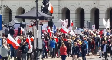 „Dobra szkoła – silna Polska”. Rodzice i nauczyciele alarmują  Lead: