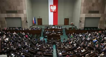 Nowy sondaż CBOS: cztery partie w Sejmie, na czele bez zmian