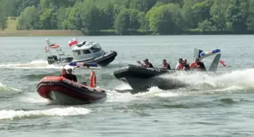 [WIDEO] O krok od tragedii. Kobieta wypadła z motorówki