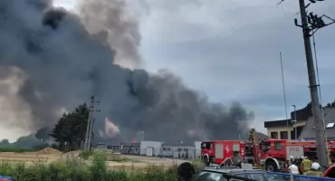 Pożar magazynu z chemikaliami. Ewakuowano pacjentów i personel pobliskiego szpitala