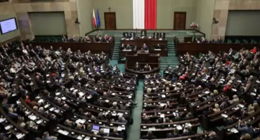 Przetasowanie na scenie politycznej? Najnowszy sondaż może zaskoczyć