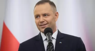 Jedna instytucja w górę, dwie w dół. Nowy sondaż pokazuje wyraźny trend
