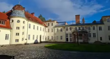 Ogień w zabytkowym pałacu. Trwa walka z żywiołem, ewakuowano dziesiątki osób
