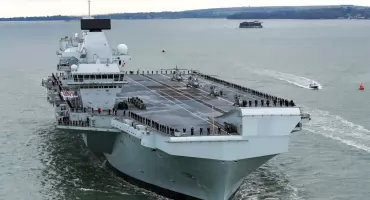 Rosyjski Tu-142 nad brytyjskim lotniskowcem. Jest reakcja Londynu