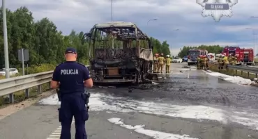 Autokar nagle stanął w płomieniach. 22 osoby musiały uciekać