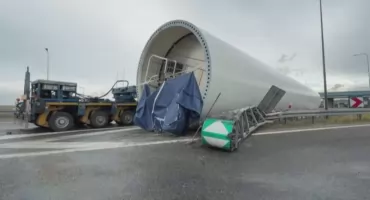 Gigantyczne utrudnienia na A4. Nietypowy ładunek zablokował autostradę [WIDEO]
