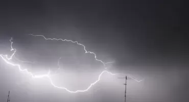 Burze nadciągają nad Polskę. IMGW wydał alerty dla kilku województw