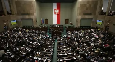 Nowy sondaż. Polacy szukają alternatywy dla PiS, PO i postkomunistów