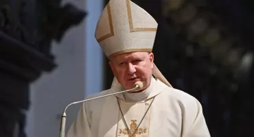 Biskup uderza w in vitro i rząd