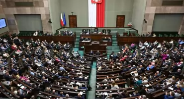 Najnowszy sondaż odsłania nowy trend. Jedna partia rośnie najszybciej