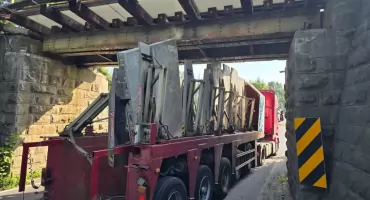 Ciężarówka sparaliżowała kolej