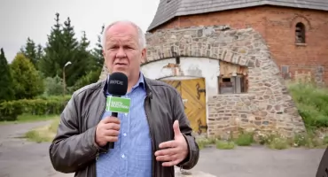 [WIDEO] Mało kto wie, że śpiewał tu Jerzy Połomski! Historia wiatraka w Bęsi z 1810 roku