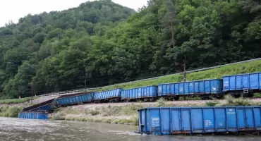 Wagony utknęły w Popradzie. Jest poważny problem z ich wydobyciem [WIDEO]