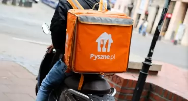 Wszyscy kurierzy zatrudnieni przez Pyszne.pl mają zostać zwolnieni!