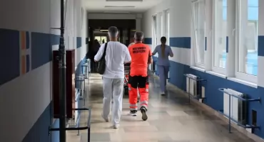 Pół miliona, milion, a nawet 1,5 mln zł. Tak wyglądają zarobki części lekarzy